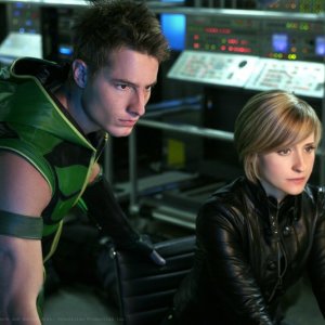 Freccia Verde (Justin Hartley) e Chloe (Allison Mack) a lavoro nell'episodio Collateral di Smallville