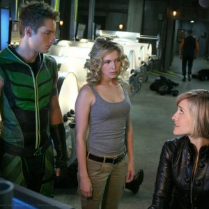 Justin Hartley, Alaina Kalanj e Allison Mack nell'episodio Collateral di Smallville