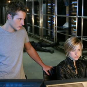 Justin Hartley e Allison Mack in missione nell'episodio Collateral di Smallville