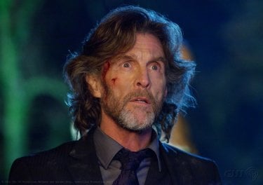 Lionel Luthor (John Glover) nell'episodio Beacon di Smallville