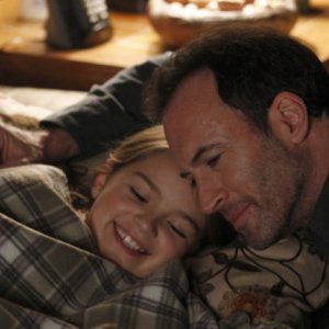 Anna Clark e Scott Patterson nell'episodio Inostranka di The Event