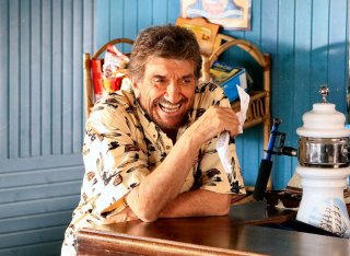 Gigi Proietti nel film Tutti al mare