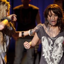 Heather Morris e Lea Michele nell'episodio Blame It on the Alcohol di Glee