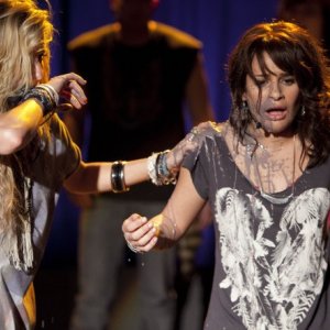 Heather Morris e Lea Michele nell'episodio Blame It on the Alcohol di Glee