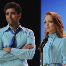 John Stamos e Jayma Mays nell'episodio Sexy di Glee