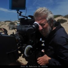 Alberto Sironi sul set dell'episodio La caccia al tesoro de Il commissario Montalbano