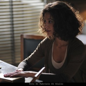 Ana Caterina Morariu in una scena dell'episodio L'età del dubbio de Il commissario Montalbano