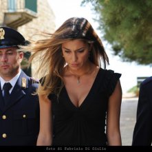 Belen Rodriguez in una scena dell'episodio Il campo del vasaio de Il commissario Montalbano