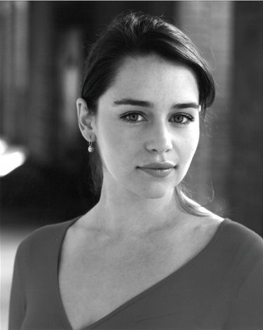 Emilia Clarke in una foto in bianco e nero