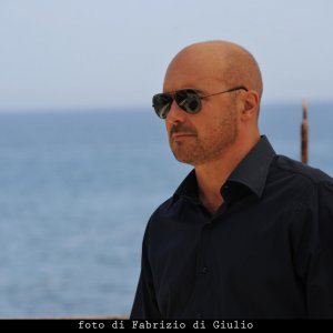 Luca Zingaretti in una scena dell'episodio Il campo del vasaio de Il commissario Montalbano