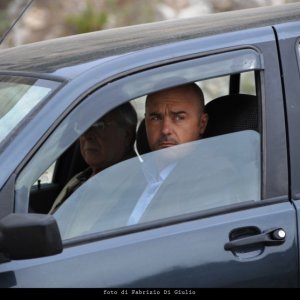 Luca Zingaretti in una scena dell'episodio La danza del gabbiano de Il commissario Montalbano