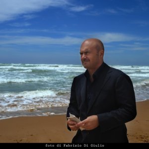 Luca Zingaretti nell'episodio La caccia al tesoro de Il commissario Montalbano
