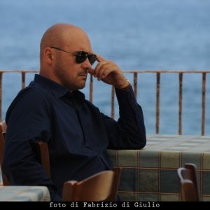 Luca Zingaretti nell'episodio Il campo del vasaio de Il commissario Montalbano