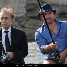 Tuccio Musumeci E Luca Zingaretti Nell Episodio Il Campo Del Vasaio De Il Commissario Montalbano 195807