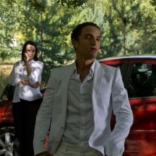 Guillaume Gouix e Béatrice Dalle in una scena del film Jimmy Rivière