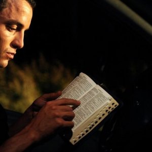 Guillaume Gouix in un'immagine del film Jimmy Rivière