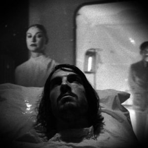 Un momento del film Dharma Guns