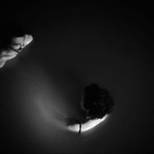 Una scena surreale di Dharma Guns