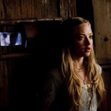 Amanda Seyfried in un momento di tensione in Red Riding Hood