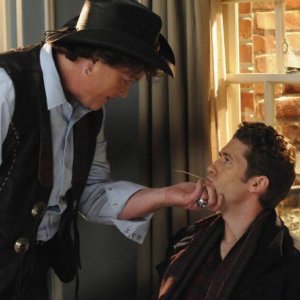 Dot Jones e Matthew Morrison nell'episodio Blame It on the Alcohol di Glee