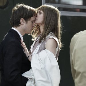 Lena Lauzemis ed August Diehl nel biopic Wer wenn nicht wir