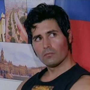 Maximiliano Hernando Bruno interpreta Delgado in Cugino e cugino