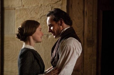 Mia Wasikowska e Michael Fassbender in una scena di Jane Eyre