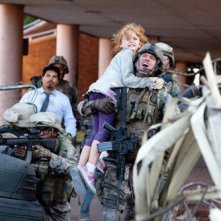 Michael Pena, Ne-Yo, Joey King e Aaron Eckhart in Battle: Los Angeles