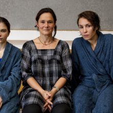 Pernilla August, Tehilla Blad e Noomi Rapace sul set del film Beyond