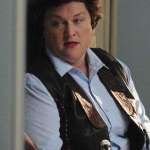 Una Dot Jones in versione cowgirl nell'episodio Blame It on the Alcohol di Glee