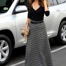 Isabel Lucas arriva per il pranzo presso il Chateau Marmont