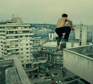 Una scena del film Banlieue 13