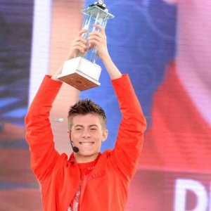 Amici 10: Denny Lodi con la coppa, dopo la vincita.