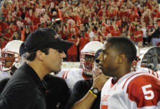 Kyle Chandler e Michael B. Jordan in una scena dell'espisodio finale di Friday Night Lights Always