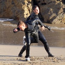 Una scena di lotta tra Gina Carano e Ewan McGregor in Haywire