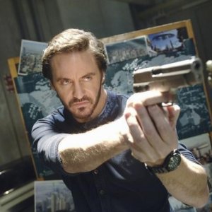 Charles Mesure nell'episodio Devil in a Blue Dress di V
