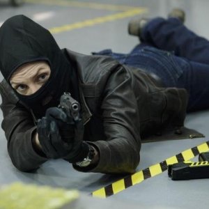 Elizabeth Mitchell nell'episodio Uneasy Lies the Head di V
