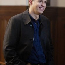 Jay Karnes in una scena dell'episodio Unholy Alliance di V