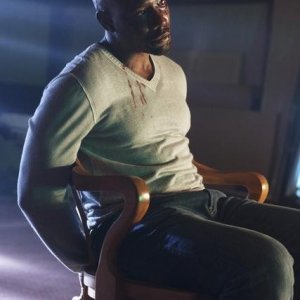 Morris Chestnut nell'episodio Siege di V