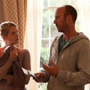 Andrea Lowe e Mark Womack in una scena di Route Irish