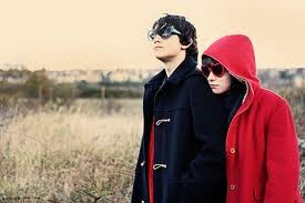 Craig Roberts con Yasmin Paige nel film Submarine