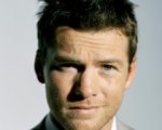 Sam Worthington sfida le onde