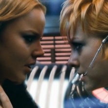 Abbie Cornish e Jena Malone in Sucker Punch