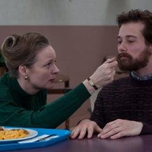 Cara Seymour e Lou Taylor Pucci nel film The Music Never Stopped