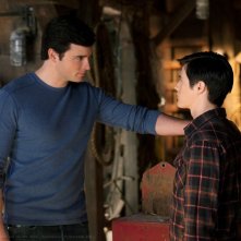 Clark (Tom Welling) e Connor (Lucas Grabeel) in un momento dell'episodio Scion di Smallville