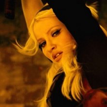Emily Browning in un'immagine sensuale di Sucker Punch