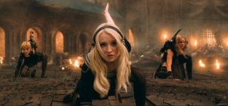 Emily Browning tra Abbie Cornish e Jena Malone in Sucker Punch