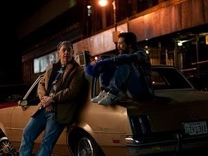 J.K. Simmons e Lou Taylor Pucci nel film The Music Never Stopped