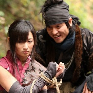 Rina Takeda e Masanori Mimoto in una scena di Kunoichi