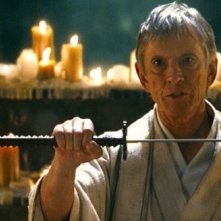 Scott Glenn in una sequenza del film Sucker Punch